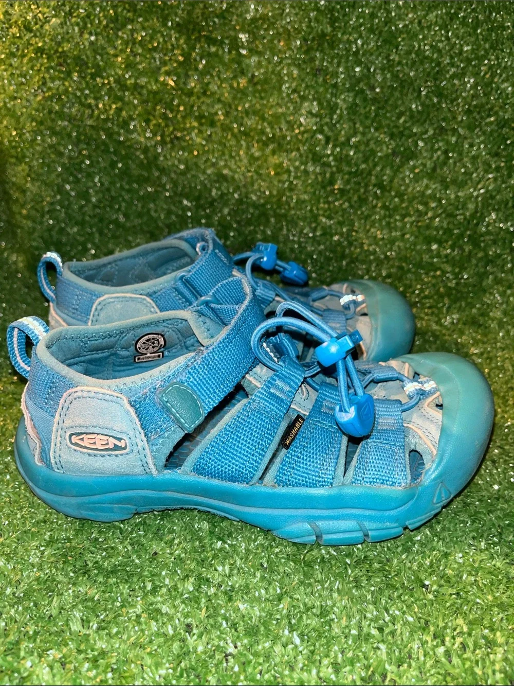 KEEN WASHABLE SANDALS in teal/blue color